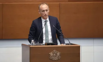 Министърът на образованието и науката Красимир Вълчев ще отговаря днес