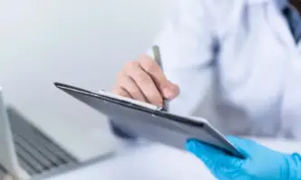 16 годишна тийнейджърка пострада при опит да се спусне по импровизирано въже от