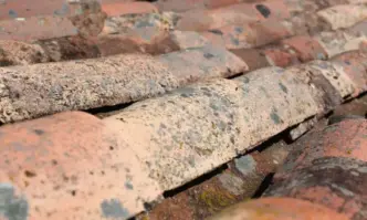 Измами с обещания за ремонти на покриви Строители завличат хора