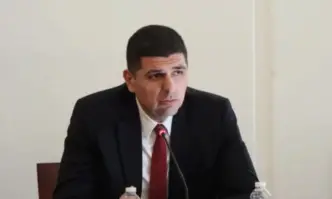 Докато Възраждане буквално плюят в НС Радев защитава кремълския интерес