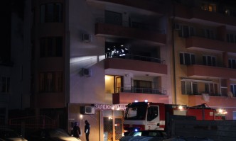 Пожар в Благоевград, жена е с леко обгазяване