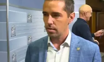 Общинарят Борислав Иванов днес е решил да сваля украинското знаме