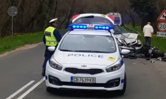 Моторист пострада при катастрофа с лека кола на изхода на