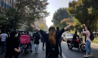 Демонстрациите започнаха след смъртта на 22 годишно момиче което е било