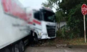 Тир се заби в бензиностанция Инцидентът е станал в село