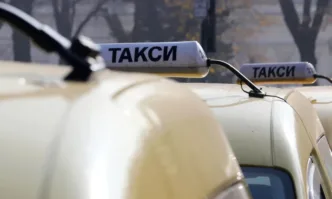 Таксиметрови шофьори от Варна протестират заради висок патентен данък