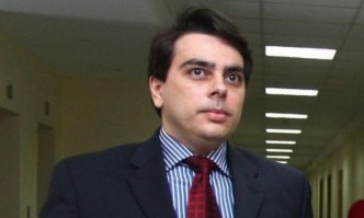 Асен Василев предлага затвор за служители, получаващи заплата в плик
