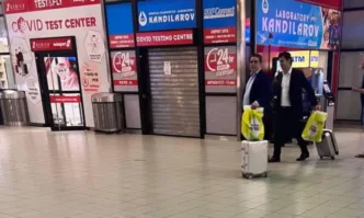 Лидерите на ПП Кирил Петков и Асен Василев изоставиха брандирания