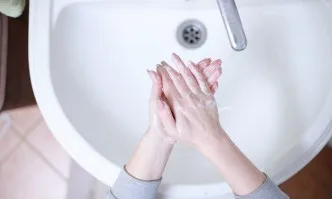 Нова песен: Мия ръцете си по 20 пъти на ден… (ВИДЕО)
