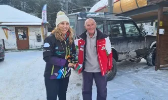 Най-възрастният практикуващ скиор у нас посрещна Николова на Мечи чал