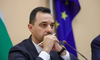 Министър Богданов не изключи закриване на ДКК