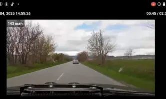 Лек автомобил изпревари небрандирана полицейска кола със 190 км ч на