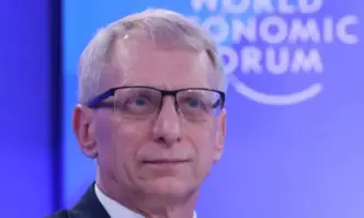 Факт е че кабинетът се справи с огромна част от