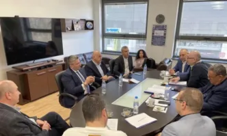 Николай Нанков Томислав Дончев и Атанас Бояджиев обсъдиха със строителния