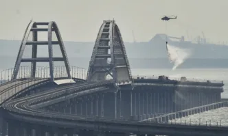 Русия отвори за движение неповреден участък от взривения Кримски мост