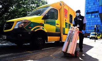 Наводнени болници в Лондон пренасочват пациенти