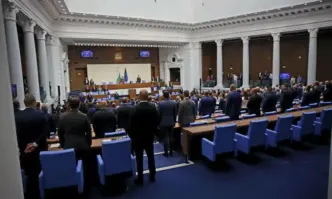 Минута мълчание в памет на жертвите на комунистическия режим запазиха