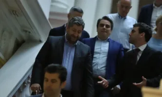 Демократична България се разграничиха от общо шествие с Продължаваме промяната Събитието