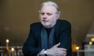 Норвежкият писател и драматург Юн Фосе спечели Нобеловата награда за