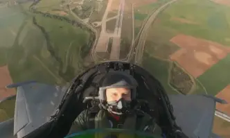 Президентът Румен Радев ще направи демонстрационен полет на изтребител F 16