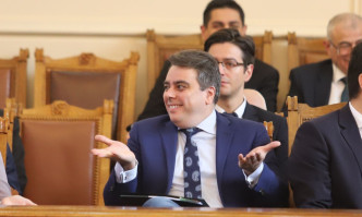 Асен Василев в Народното събрание: Да го д*хат бедните