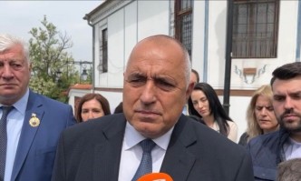 Това е парламент свързан само с постове пари и власт