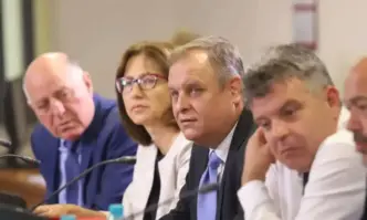 С подписания от президента указ завършва процедурата по освобождаване на