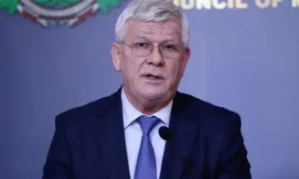 Земеделският министър Кирил Вътев трябва да отговори на обществото защо