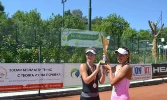 Аршинкова и Топалова на 1/2-финал на двойки в Анталия