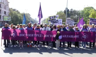 Синдикати блокираха Орлов мост в София