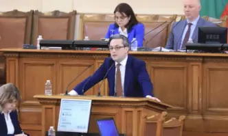 ГЕРБ предлагат Тома Биков да замени Вежди Рашидов начело на културната комисия в НС