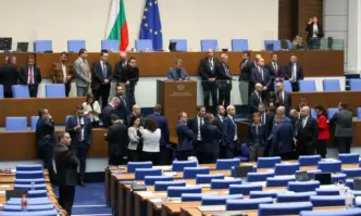 Парламентът не успя да поднови работа и заседанието за днес