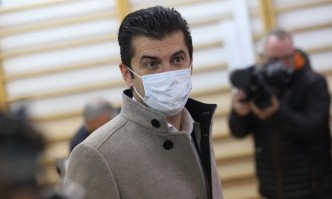 Без никакво притеснение Кирил Петков днес наруши изборния закон у