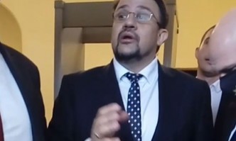 Скандал се развихри в Народното събрание след като депутатът от