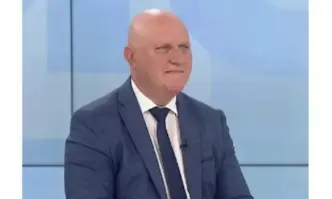 Предлагам няколко училища да изпробват пълна забрана на телефоните коментира