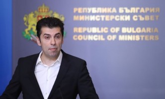 Премиерът Кирил Петков призова българите да си дарят месечната заплата