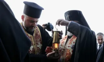 Правителственият самолет с Благодатния огън кацна в София предаде репортер