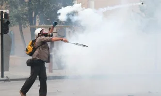 Сълзотворен газ и арести на протестите в Париж