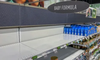 Измина почти една година откакто недостигът на адаптирани бебешки млека