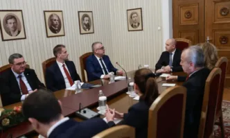 Радев връчва третия мандат на АПС. Какво следва?