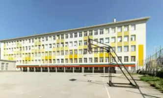 Специалностите Електронна търговия и Банково дело които се изучават в