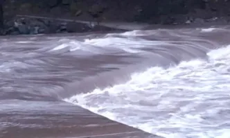 Залят мост над река Арда отново прекъсна единствената пътна връзка