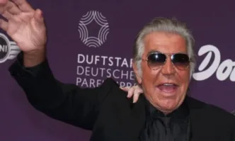 На 82 години италианският моден дизайнер Роберто Кавали стана баща