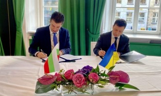 Българският премиер Кирил Петков и украинският президент Володимир Зеленски подписаха