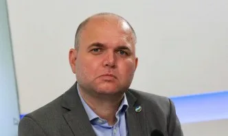 Скандал: Зеленият Владислав Панев се изнизал от гласуването за ул. Съборна