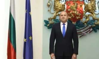 В Новогодишно обръщение президентът Румен Радев отправя обвинения към политиците