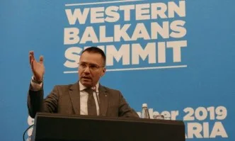 Джамбазки: Няма да допусна поругаването на национални символи от страна на РС Македония