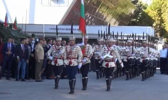 Каракачанов: В проектите за модернизация на армията основна цел е да включим български фирми
