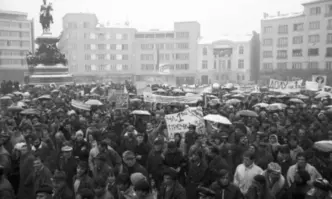 Навършват се 35 години от символичното начало на прехода от