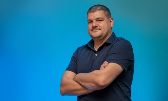 Софтуерният бизнес е на светло а го товарят с по високи